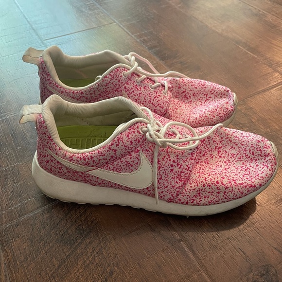 Nike gym shoes - Picture 2 of 2